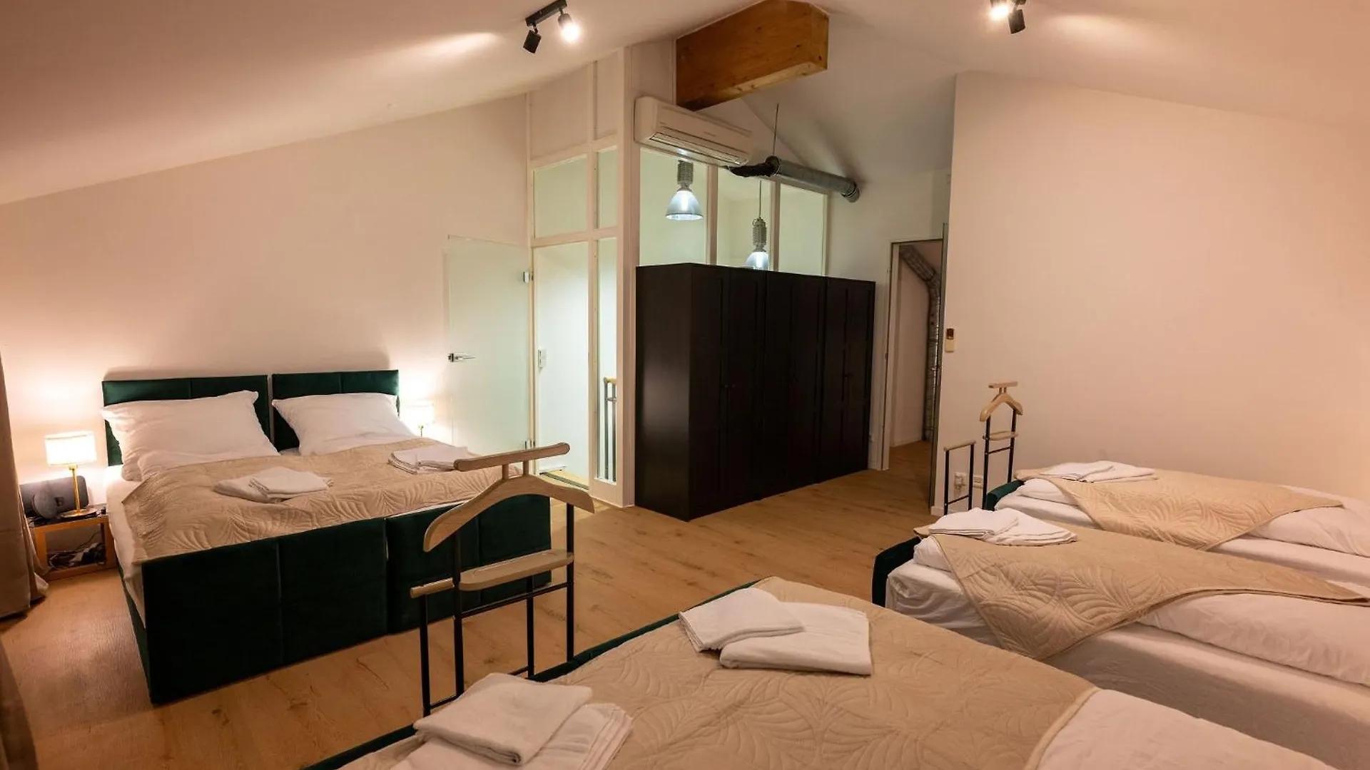 Munich Large Apartment 150 Qm In Top Centrally Located 1 To 15 Guests
