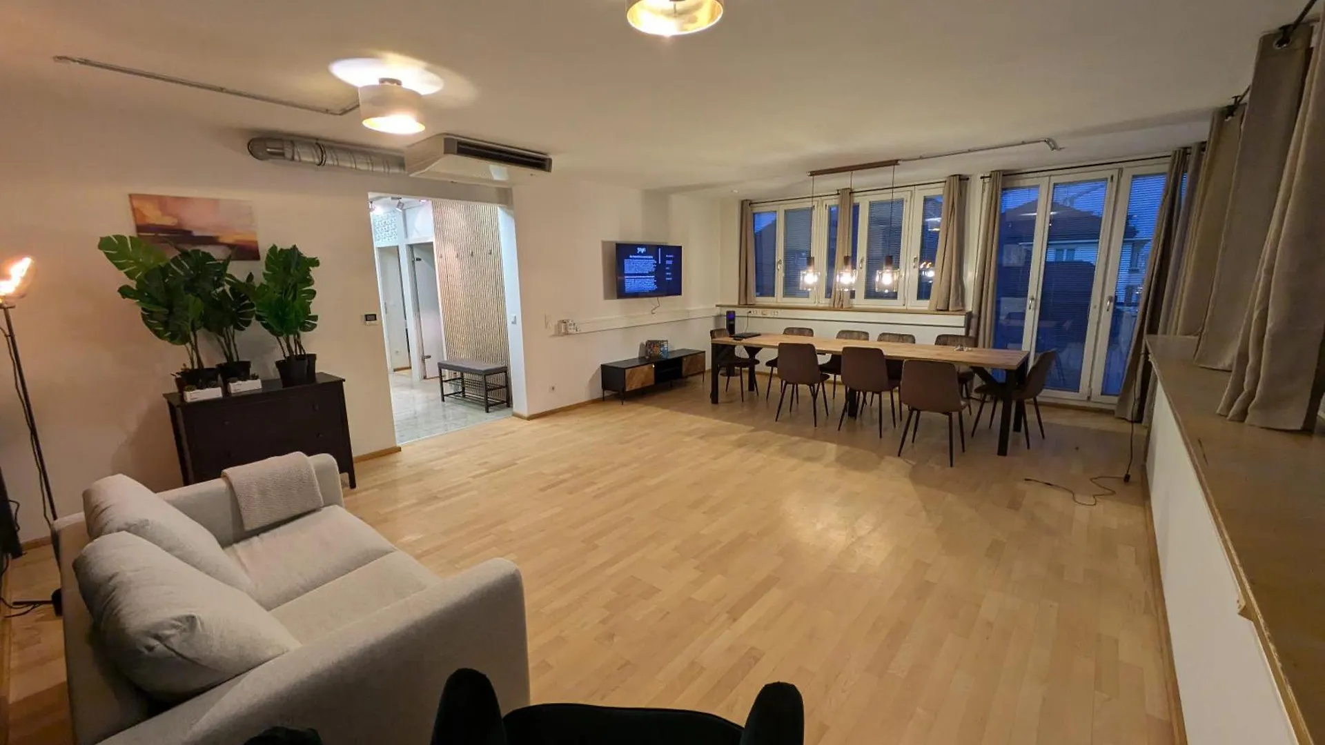 kontakty Munich Large Apartment 150 Qm In Top Centrally Located 1 To 15 Guests