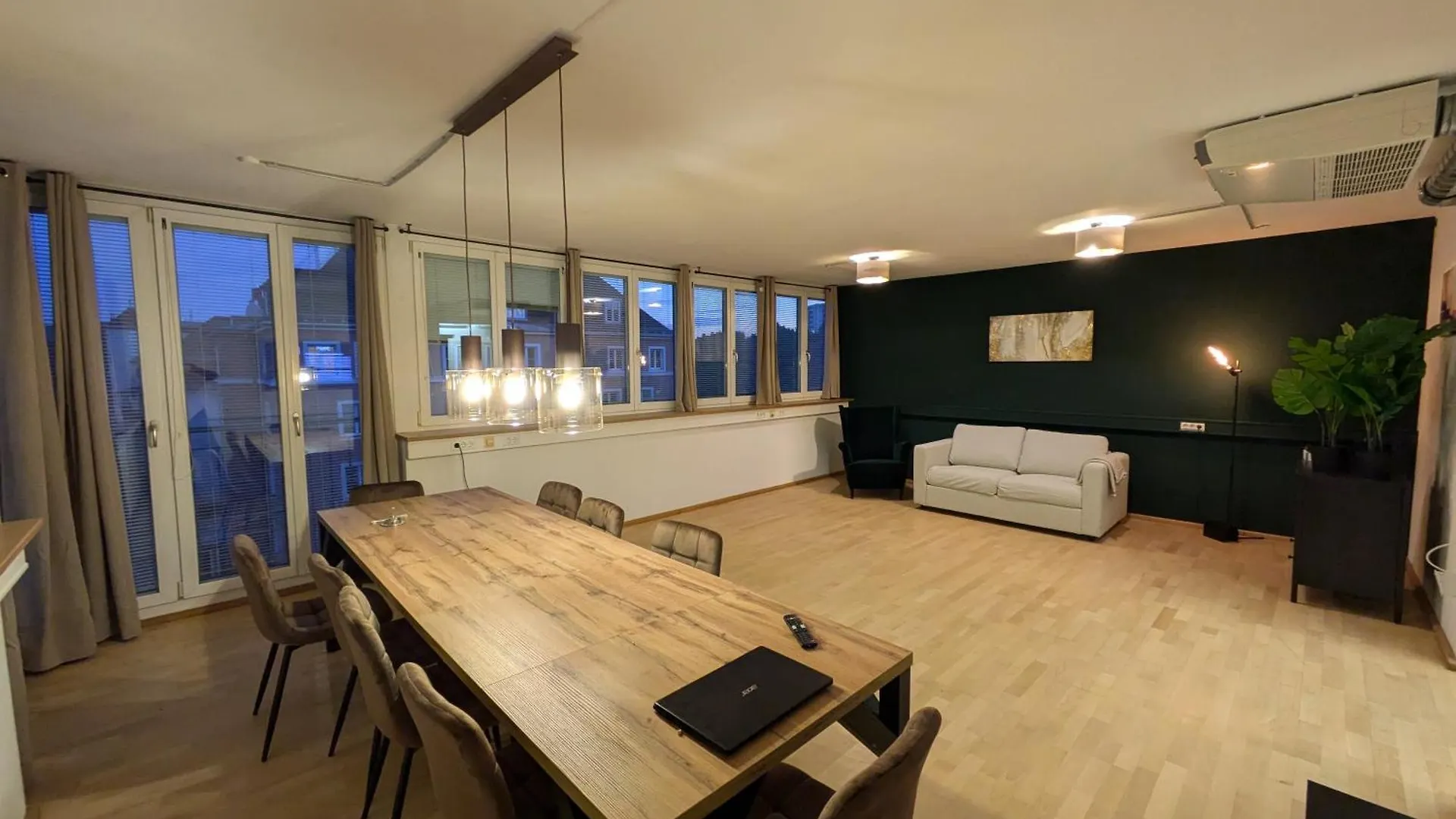 Munich Large Apartment 150 Qm In Top Centrally Located 1 To 15 Guests
