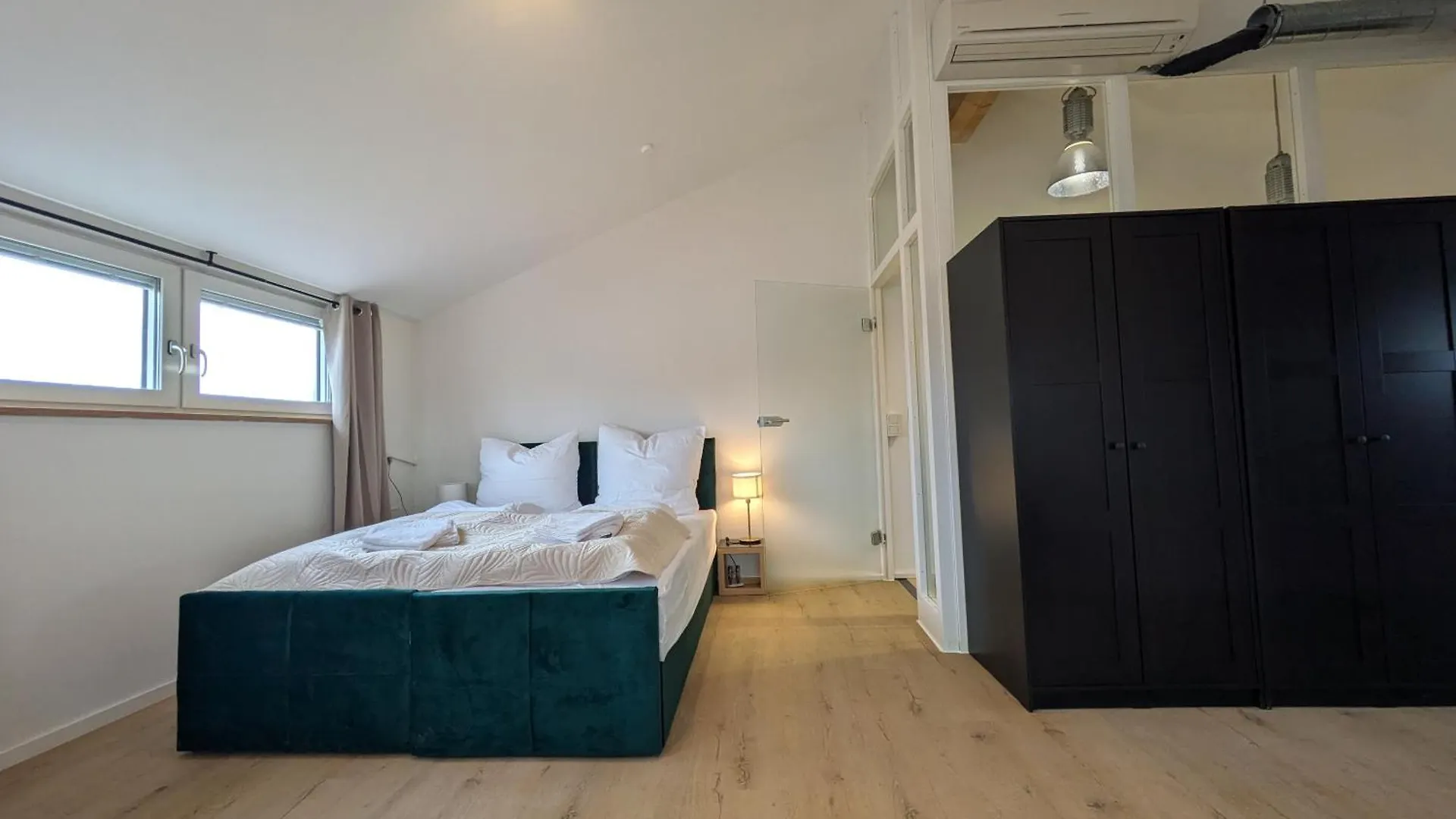 Munich Large Apartment 150 Qm In Top Centrally Located 1 To 15 Guests