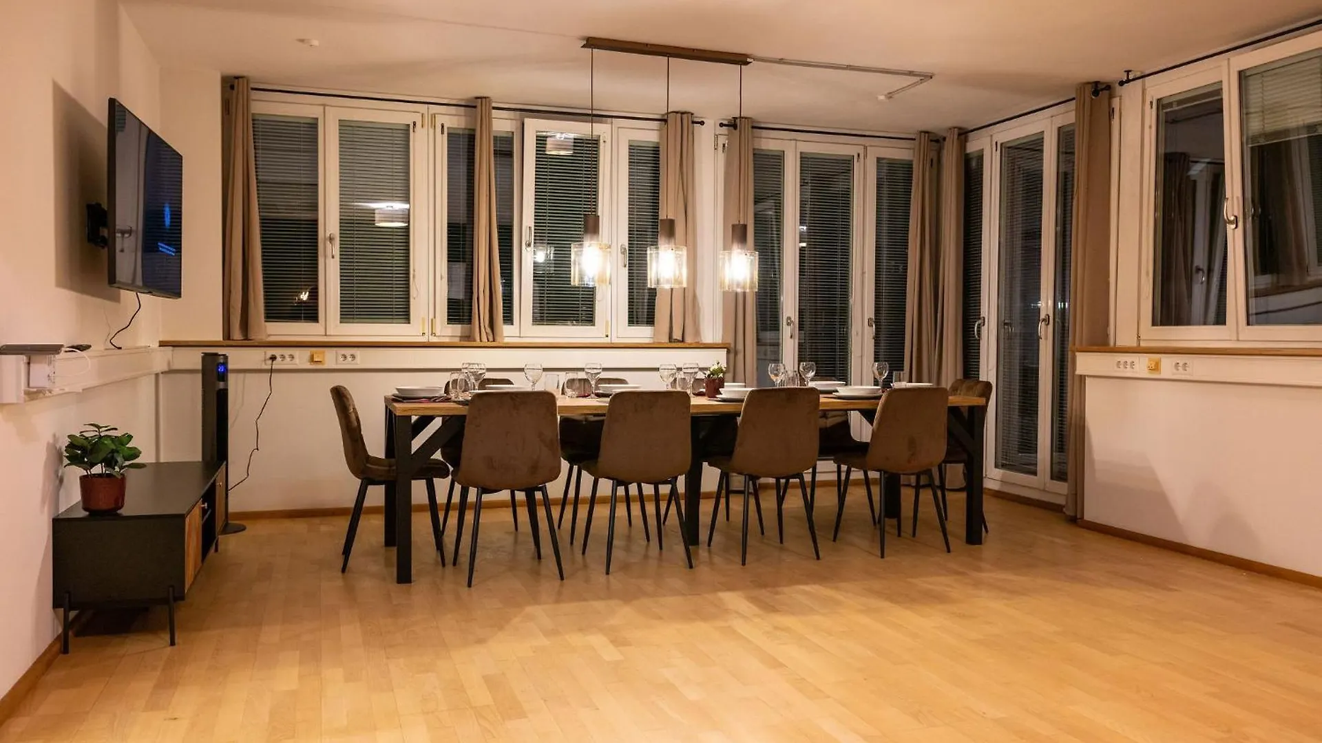 Munich Large Apartment 150 Qm In Top Centrally Located 1 To 15 Guests