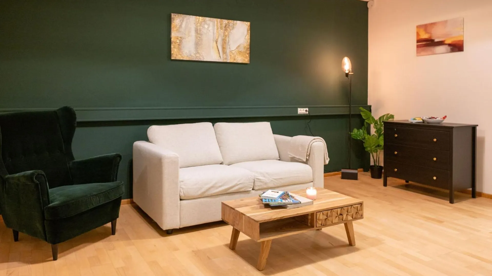 Munich Large Apartment 150 Qm In Top Centrally Located 1 To 15 Guests