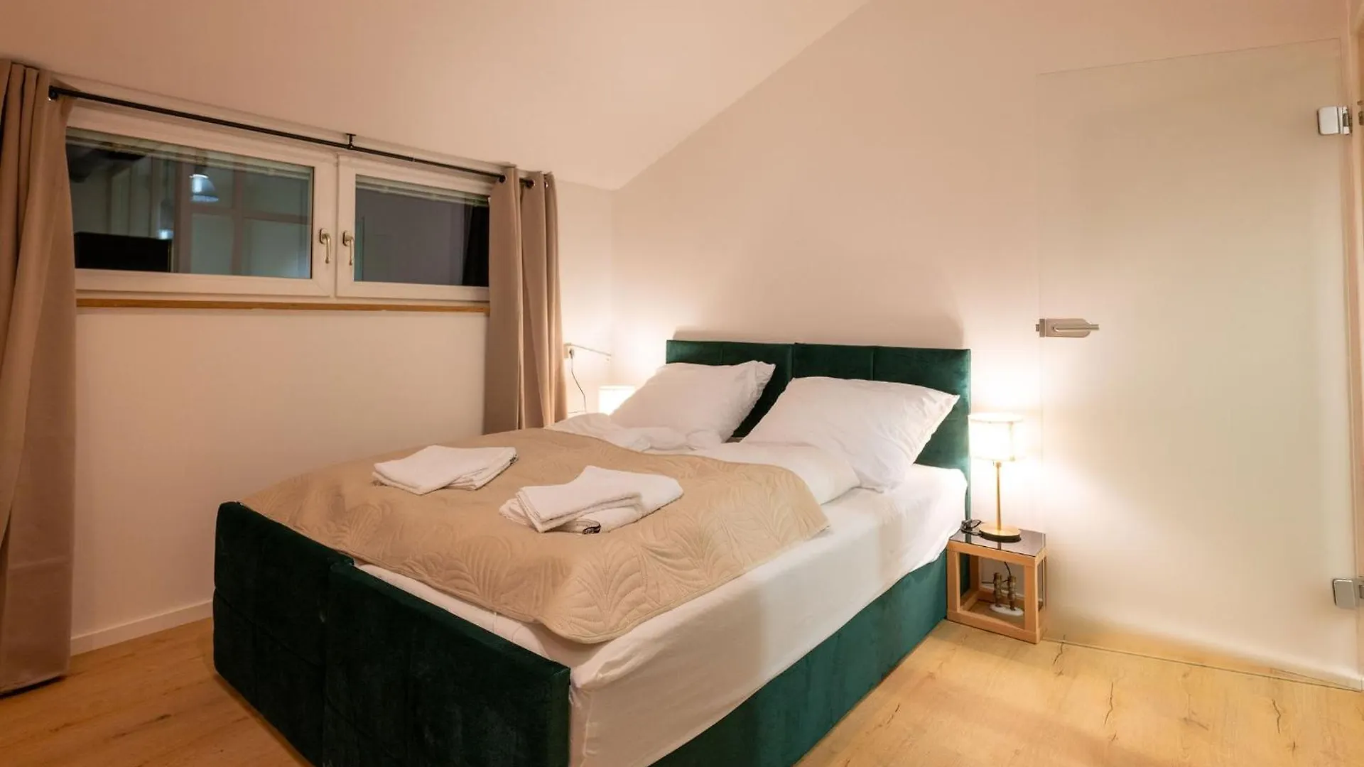 Munich Large Apartment 150 Qm In Top Centrally Located 1 To 15 Guests