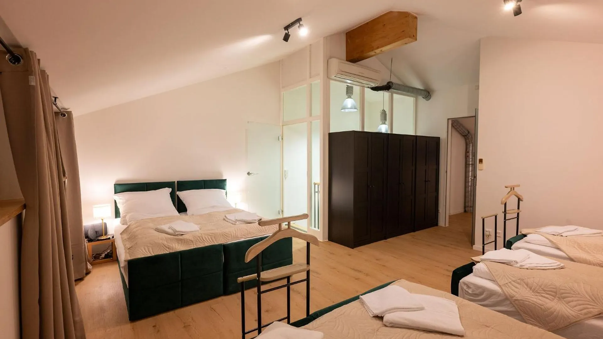 Munich Large Apartment 150 Qm In Top Centrally Located 1 To 15 Guests